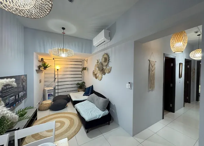 Cozy 3 Bedroom In Uptown Parksuites - Near Mall, Restaurants And Supermarket *