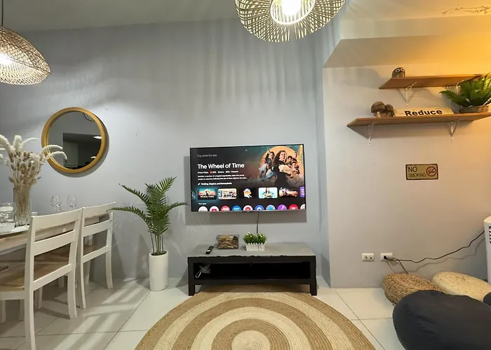 Cozy 3 Bedroom In Uptown Parksuites - Near Mall, Restaurants And Supermarket Manila