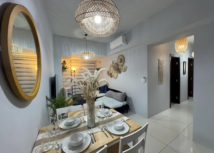 Apartamento Cozy 3 Bedroom In Uptown Parksuites - Near Mall, Restaurants And Supermarket Manila