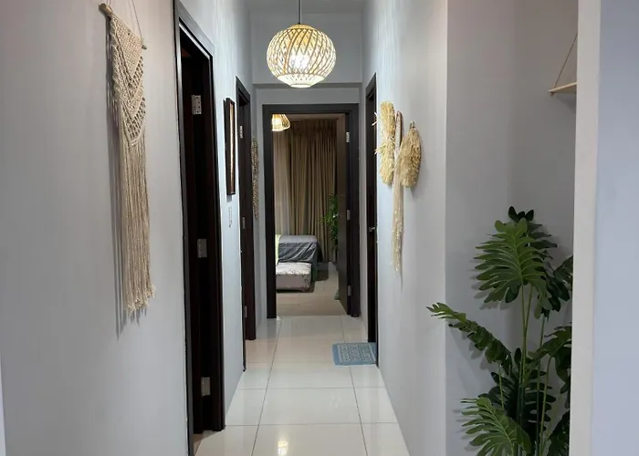 Cozy 3 Bedroom In Uptown Parksuites - Near Mall, Restaurants And Supermarket