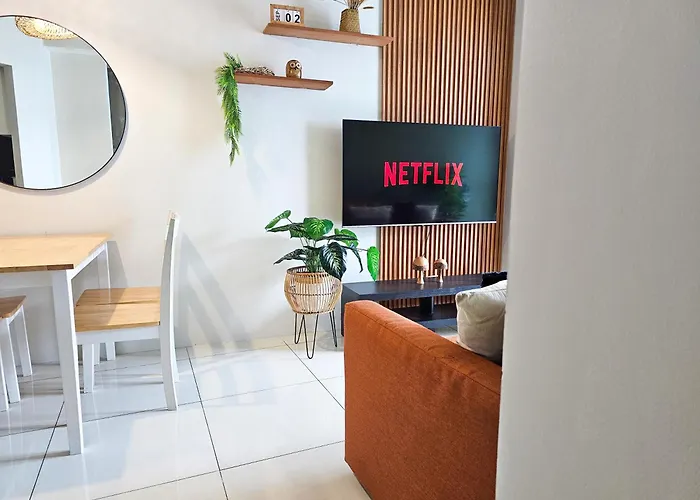 Cozy 3 Bedroom In Uptown Parksuites - Near Mall, Restaurants And Supermarket