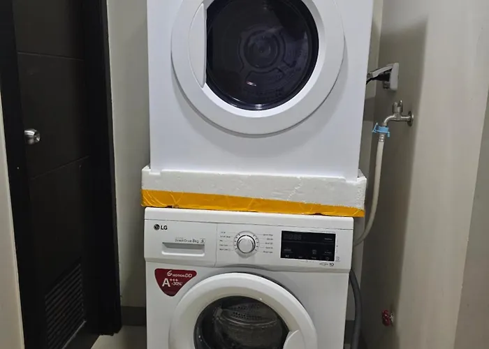 Cozy 3 Bedroom In Uptown Parksuites - Near Mall, Restaurants And Supermarket Manila